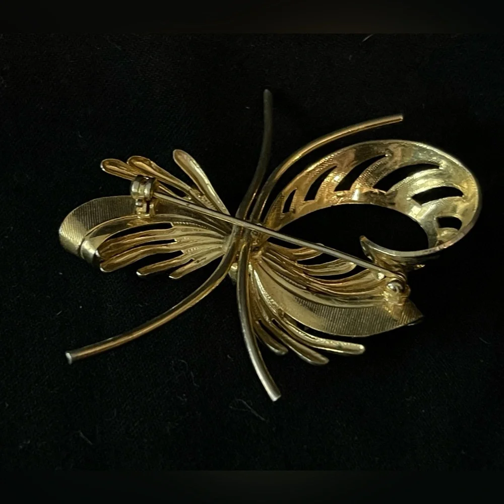 Vintage retro, gold brooch with pearl